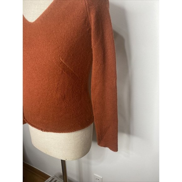 Neiman Marcus Womens Cashmere Sweater Rust Size M Pull over V Neck long Sleeves - Picture 3 of 8